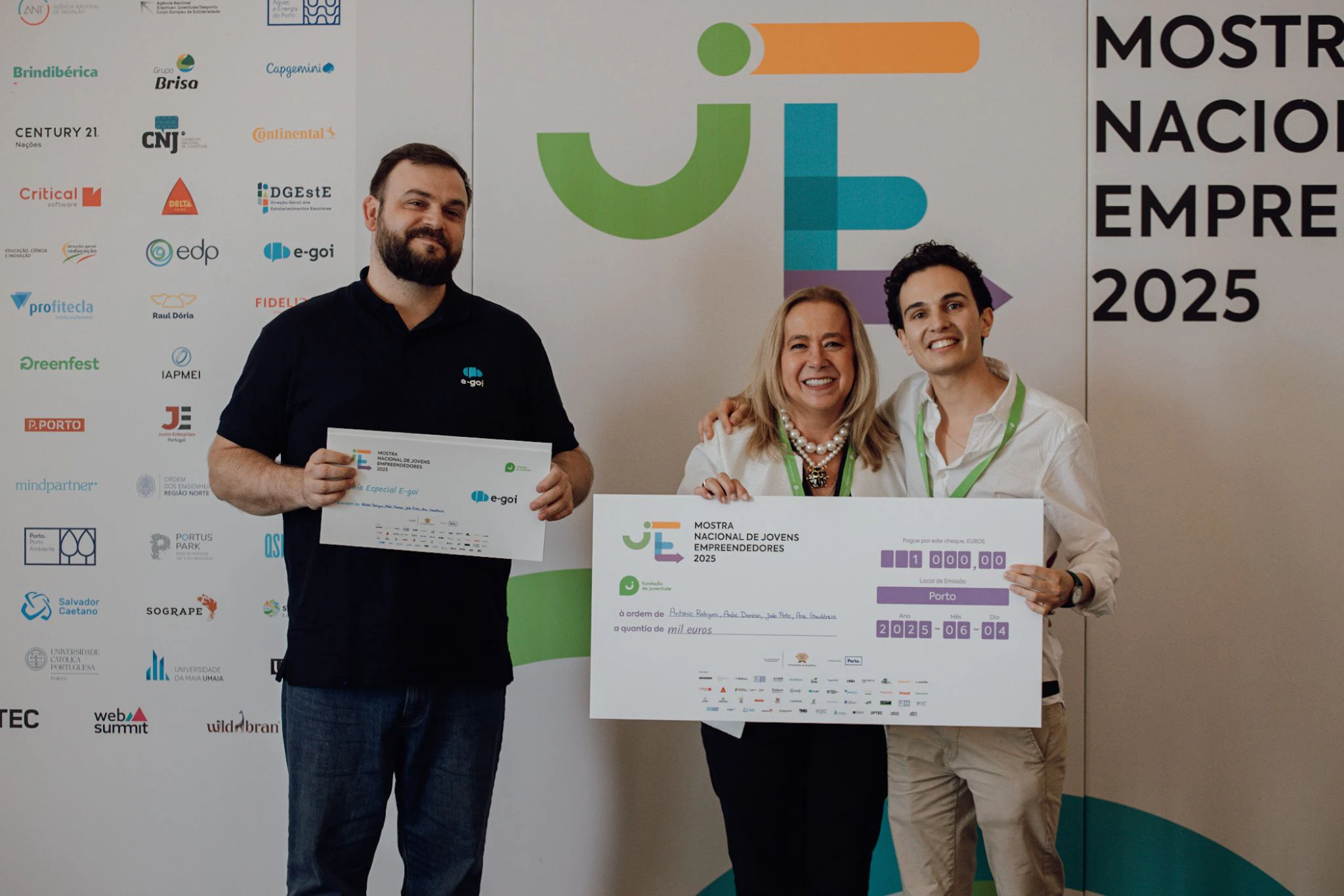 ByTheLaw recebe o primeiro prémio na mostra nacional de jovens empreendedores 2025